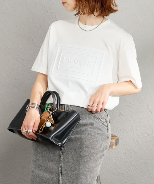 LACOSTE（ラコステ）の「[LACOSTE/ラコステ] エンボスロゴ ショートスリーブTシャツ（Tシャツ/カットソー・レディース・ホワイト/ネイビー・L/M/S）」の4枚目の写真