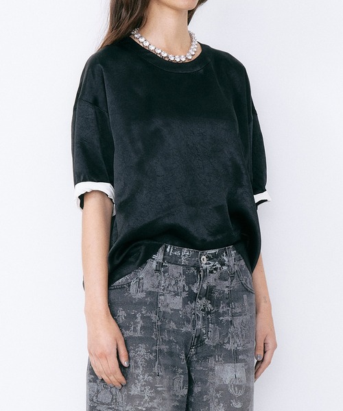LE CIEL BLEU(ルシェルブルー)の「サテンロールアップスリーブトップ / Satin Roll-Up Sleeve Top(シャツ/ブラウス・レディース・ゴールド/ブラック・36)」の5枚目の写真