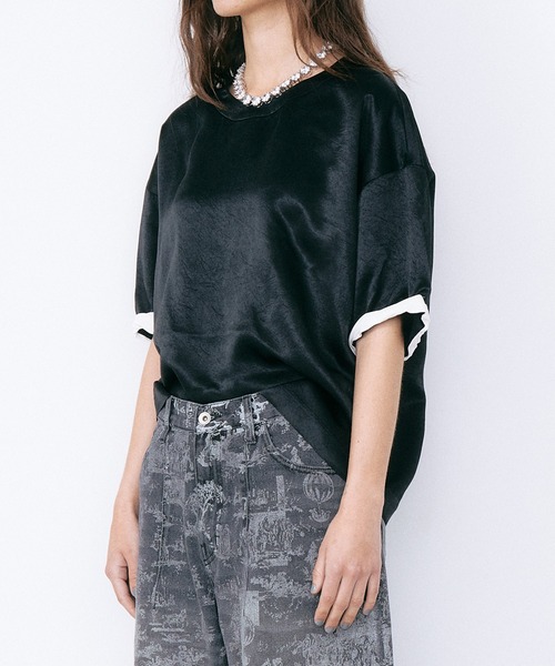 LE CIEL BLEU(ルシェルブルー)の「サテンロールアップスリーブトップ / Satin Roll-Up Sleeve Top(シャツ/ブラウス・レディース・ゴールド/ブラック・36)」の4枚目の写真