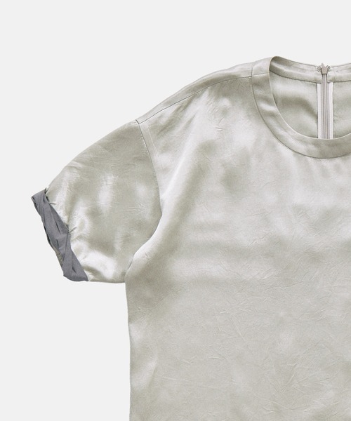 LE CIEL BLEU(ルシェルブルー)の「サテンロールアップスリーブトップ / Satin Roll-Up Sleeve Top(シャツ/ブラウス・レディース・ゴールド/ブラック・36)」の19枚目の写真
