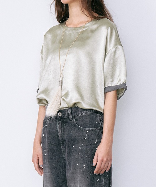 LE CIEL BLEU(ルシェルブルー)の「サテンロールアップスリーブトップ / Satin Roll-Up Sleeve Top(シャツ/ブラウス・レディース・ゴールド/ブラック・36)」の14枚目の写真