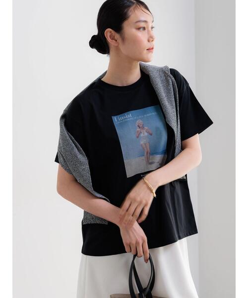 Te chichi(テチチ)の「マリリンモンロービーチフォトTシャツ(Tシャツ/カットソー・レディース・オフホワイト/ブラック・F)」の1枚目の写真