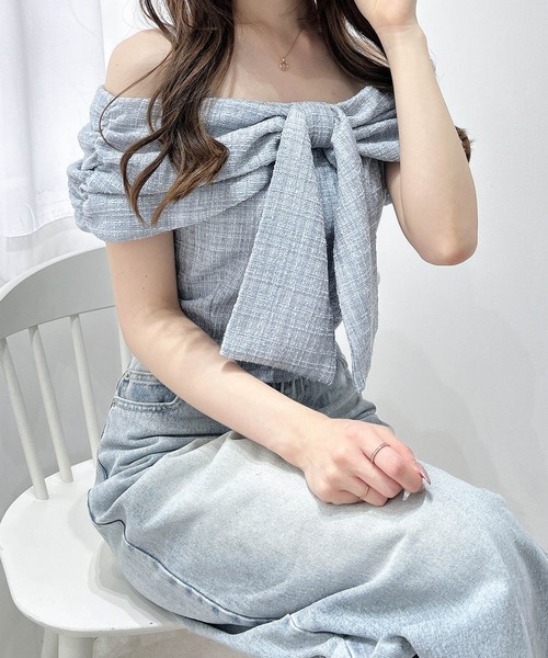 INGNI(イング)の「【WEB限定】ツイードリボンオフショルブラウス(シャツ/ブラウス・レディース・ピンク/サックスブルー/ブラック/アイボリー・M)」の4枚目の写真