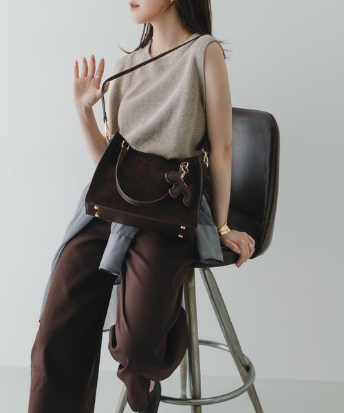 RODE SKO(ロデスコ)の「チャームセット2WAYスクエアバッグ(トートバッグ・レディース・ダークブラウン/キャメル・ONE)」の3枚目の写真