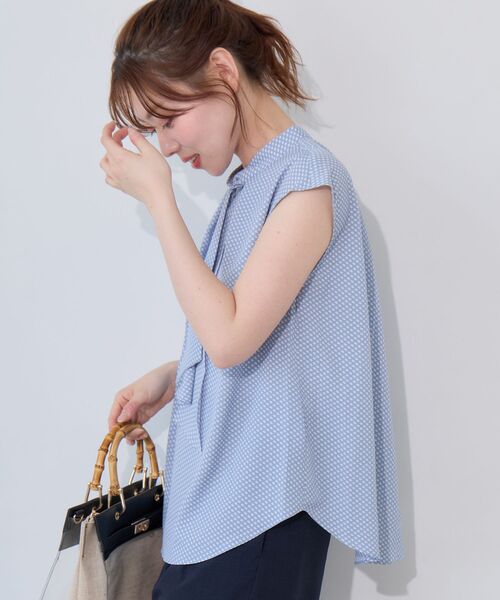 le.coeur blanc（ルクールブラン）の「【日本製】幾何柄フレンチタイブラウス（シャツ/ブラウス・レディース・ブルー系その他4/ブルー系その他3・38）」の9枚目の写真