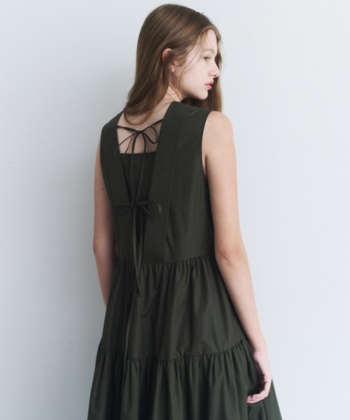 LE CIEL BLEU(ルシェルブルー)の「スリーブレスドレスw/ボウディテール / Sleeveless Dress w/Bow Detail(ワンピース・レディース・カーキ/ブルー/ブラック・36/38)」の4枚目の写真
