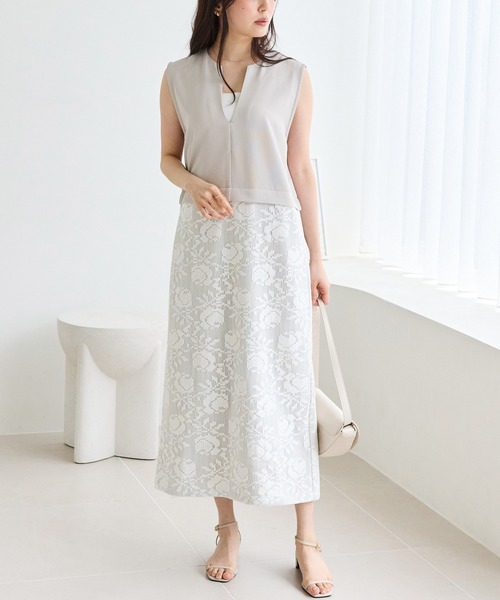 LAVEANGE(ラビアンジェ)の「キーネックレースドッキングワンピース|華やかな大人の花柄レース/褒められワンピ/スタイルアップ/Iライン/ロング丈/ジャンスカ(ワンピース・レディース・ブラック/ベージュ・LL/3L/M/5L/4L)」の1枚目の写真