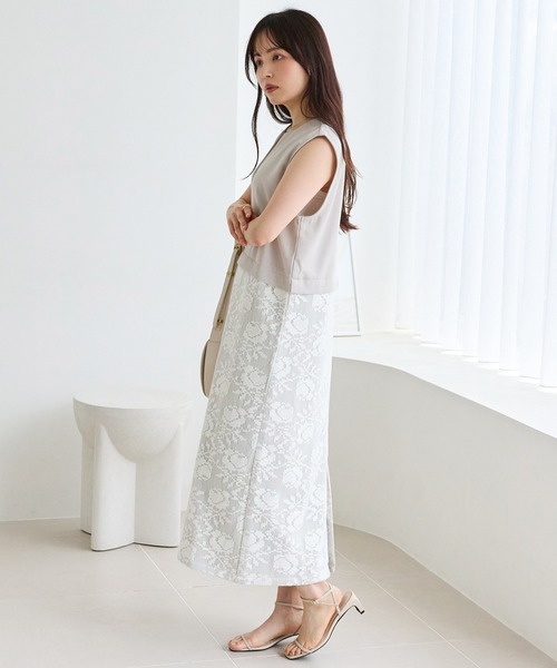 LAVEANGE(ラビアンジェ)の「キーネックレースドッキングワンピース|華やかな大人の花柄レース/褒められワンピ/スタイルアップ/Iライン/ロング丈/ジャンスカ(ワンピース・レディース・ブラック/ベージュ・LL/3L/M/5L/4L)」の20枚目の写真