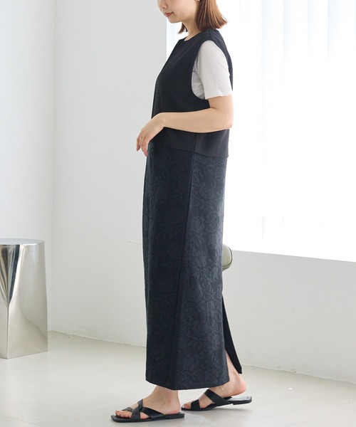 LAVEANGE(ラビアンジェ)の「キーネックレースドッキングワンピース|華やかな大人の花柄レース/褒められワンピ/スタイルアップ/Iライン/ロング丈/ジャンスカ(ワンピース・レディース・ブラック/ベージュ・LL/3L/M/5L/4L)」の19枚目の写真