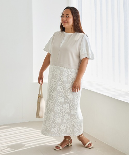 LAVEANGE(ラビアンジェ)の「キーネックレースドッキングワンピース|華やかな大人の花柄レース/褒められワンピ/スタイルアップ/Iライン/ロング丈/ジャンスカ(ワンピース・レディース・ブラック/ベージュ・LL/3L/M/5L/4L)」の3枚目の写真