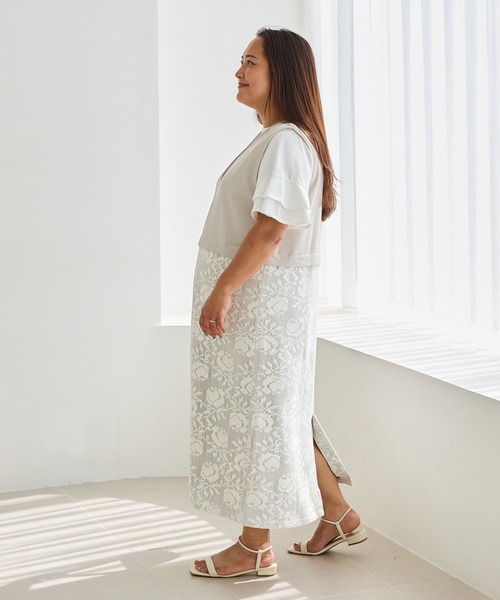 LAVEANGE(ラビアンジェ)の「キーネックレースドッキングワンピース|華やかな大人の花柄レース/褒められワンピ/スタイルアップ/Iライン/ロング丈/ジャンスカ(ワンピース・レディース・ブラック/ベージュ・LL/3L/M/5L/4L)」の7枚目の写真