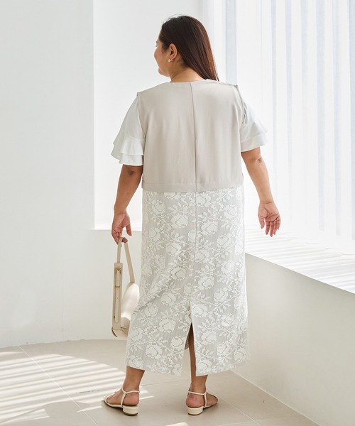 LAVEANGE(ラビアンジェ)の「キーネックレースドッキングワンピース|華やかな大人の花柄レース/褒められワンピ/スタイルアップ/Iライン/ロング丈/ジャンスカ(ワンピース・レディース・ブラック/ベージュ・LL/3L/M/5L/4L)」の8枚目の写真