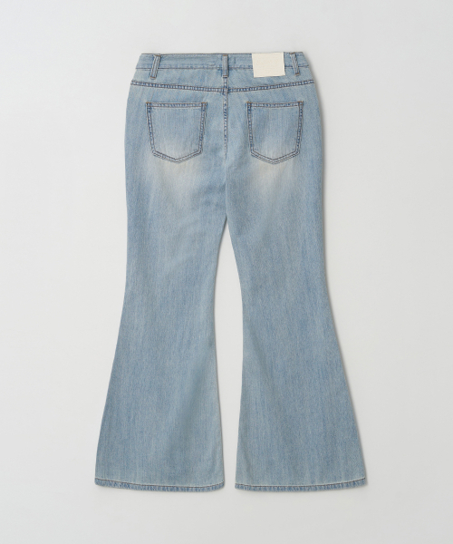 BUTTON UP(ボタンアップ)の「ローライズブーツカットデニムパンツ(デニムパンツ・レディース・その他・LARGE/MEDIUM/SMALL)」の3枚目の写真