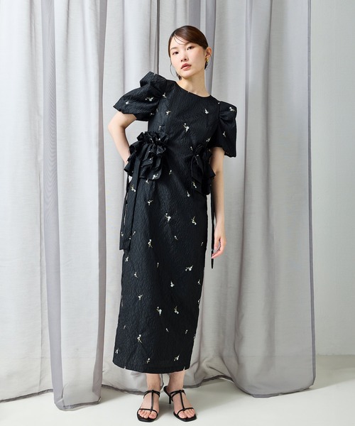 Kana（カナ）の「ブロッサムフリルワンピースドレス 結婚式 パーティードレス オケージョンドレス お呼ばれワンピース（ドレス・レディース・ネイビー/ブラック/ベージュ・M/S/L）」の2枚目の写真