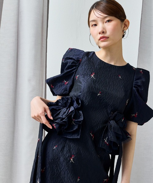 Kana（カナ）の「ブロッサムフリルワンピースドレス 結婚式 パーティードレス オケージョンドレス お呼ばれワンピース（ドレス・レディース・ネイビー/ブラック/ベージュ・M/S/L）」の13枚目の写真