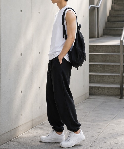 CLOTHY(クロシィ)の「【綿100%の快適な着心地】メンズ コットン100 ノースリーブ Tシャツ(タンクトップ・メンズ・ブラック/オフホワイト・LARGE/MEDIUM)」の4枚目の写真