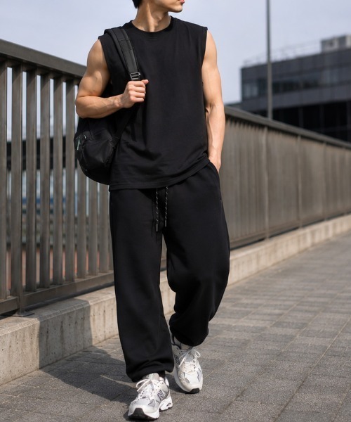 CLOTHY(クロシィ)の「【綿100%の快適な着心地】メンズ コットン100 ノースリーブ Tシャツ(タンクトップ・メンズ・ブラック/オフホワイト・LARGE/MEDIUM)」の8枚目の写真