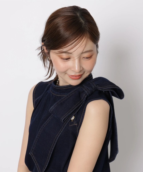 Apuweiser-riche（アプワイザーリッシェ）の「デニムボウタイノースリーブブラウス（シャツ/ブラウス・レディース・ネイビー・1/2）」の6枚目の写真