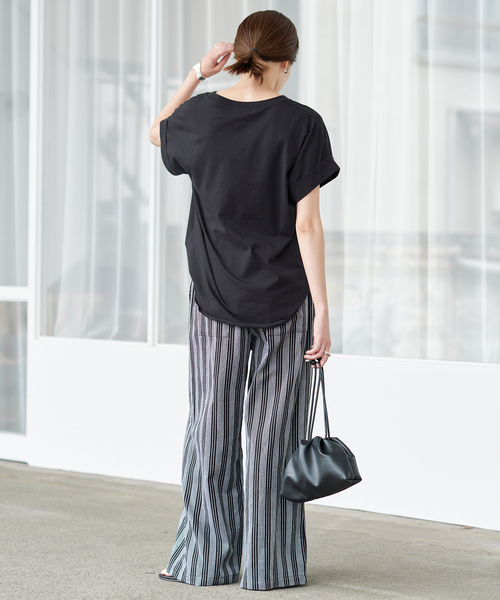 SLOBE IENA（スローブイエナ）の「CEST LA VIE Tシャツ（Tシャツ/カットソー・レディース・ホワイト系その他/ブラック/ホワイト・FREE）」の6枚目の写真