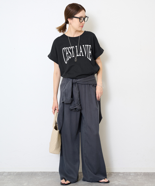 SLOBE IENA（スローブイエナ）の「CEST LA VIE Tシャツ（Tシャツ/カットソー・レディース・ホワイト系その他/ブラック/ホワイト・FREE）」の18枚目の写真