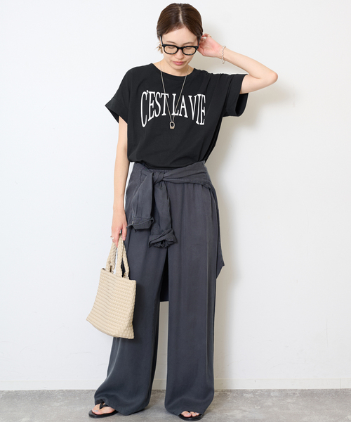 SLOBE IENA（スローブイエナ）の「CEST LA VIE Tシャツ（Tシャツ/カットソー・レディース・ホワイト系その他/ブラック/ホワイト・FREE）」の19枚目の写真