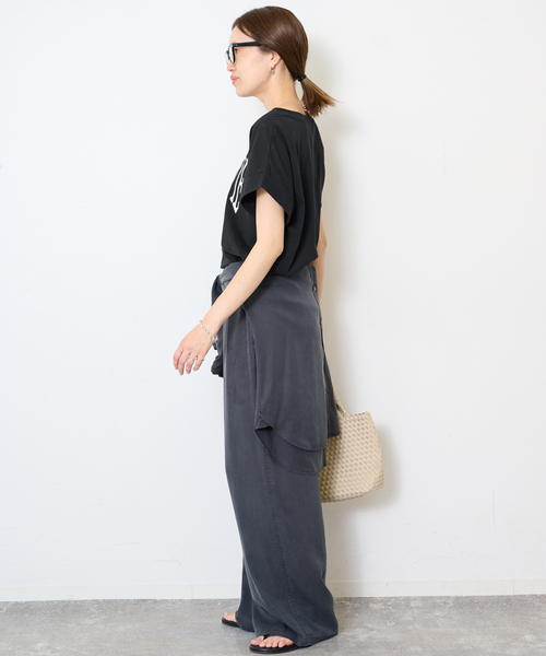 SLOBE IENA（スローブイエナ）の「CEST LA VIE Tシャツ（Tシャツ/カットソー・レディース・ホワイト系その他/ブラック/ホワイト・FREE）」の20枚目の写真