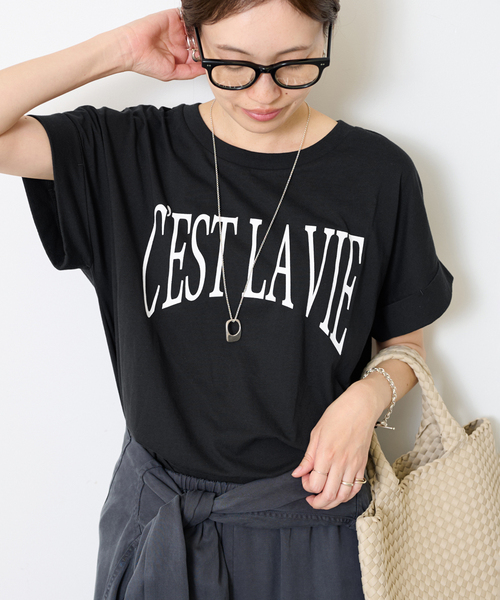 SLOBE IENA（スローブイエナ）の「CEST LA VIE Tシャツ（Tシャツ/カットソー・レディース・ホワイト系その他/ブラック/ホワイト・FREE）」の22枚目の写真