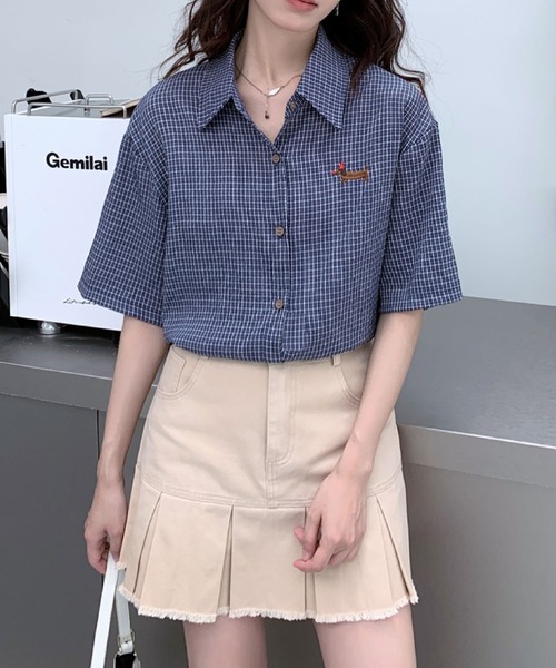 2ly2（トゥーリートゥー）の「ワンポイント刺繍がかわいい♪ヴィンテージ感チェックシャツ（シャツ/ブラウス・レディース・ネイビー・FREE）」の2枚目の写真
