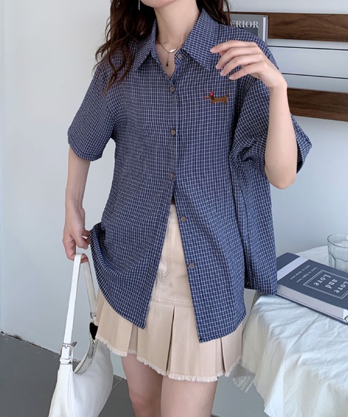 2ly2（トゥーリートゥー）の「ワンポイント刺繍がかわいい♪ヴィンテージ感チェックシャツ（シャツ/ブラウス・レディース・ネイビー・FREE）」の6枚目の写真
