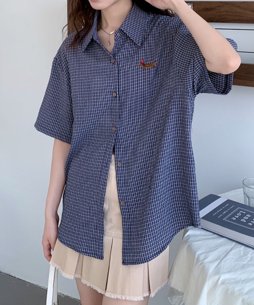 2ly2（トゥーリートゥー）の「ワンポイント刺繍がかわいい♪ヴィンテージ感チェックシャツ（シャツ/ブラウス・レディース・ネイビー・FREE）」の8枚目の写真