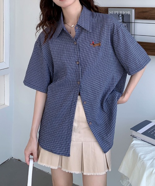2ly2（トゥーリートゥー）の「ワンポイント刺繍がかわいい♪ヴィンテージ感チェックシャツ（シャツ/ブラウス・レディース・ネイビー・FREE）」の9枚目の写真