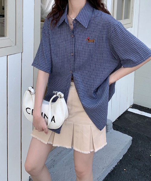 2ly2（トゥーリートゥー）の「ワンポイント刺繍がかわいい♪ヴィンテージ感チェックシャツ（シャツ/ブラウス・レディース・ネイビー・FREE）」の11枚目の写真