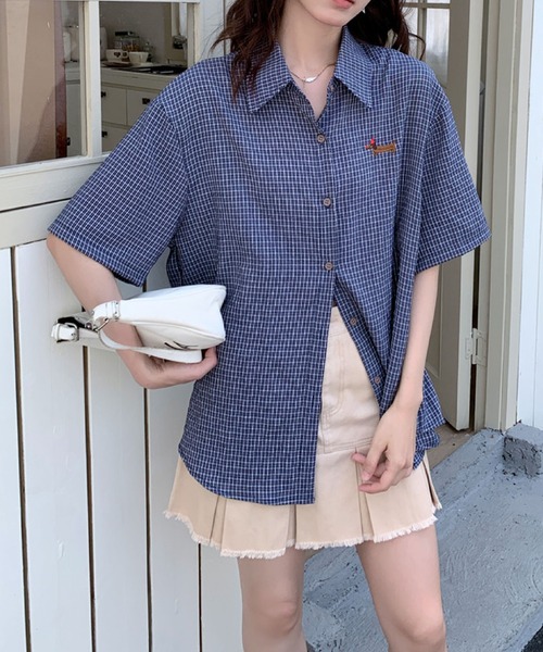 2ly2（トゥーリートゥー）の「ワンポイント刺繍がかわいい♪ヴィンテージ感チェックシャツ（シャツ/ブラウス・レディース・ネイビー・FREE）」の12枚目の写真