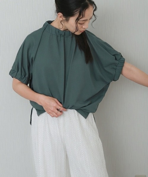 libelle more(リベル モア)の「着映えギャザーネックトップス(Tシャツ/カットソー・レディース・ブラック/グリーン/オフホワイト/チャコールグレー・L/M)」の4枚目の写真