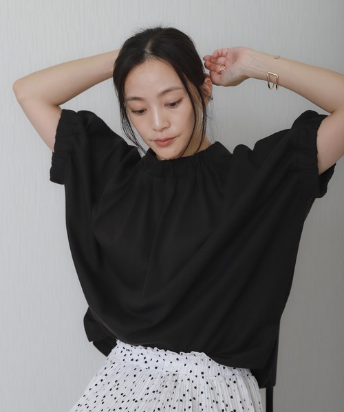libelle more(リベル モア)の「着映えギャザーネックトップス(Tシャツ/カットソー・レディース・ブラック/グリーン/オフホワイト/チャコールグレー・L/M)」の2枚目の写真