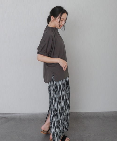 libelle more(リベル モア)の「着映えギャザーネックトップス(Tシャツ/カットソー・レディース・ブラック/グリーン/オフホワイト/チャコールグレー・L/M)」の8枚目の写真