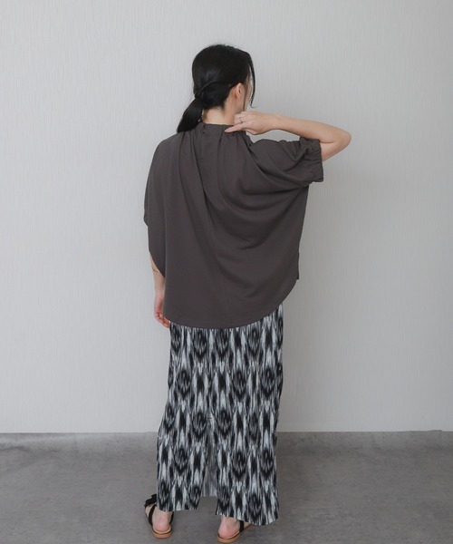 libelle more(リベル モア)の「着映えギャザーネックトップス(Tシャツ/カットソー・レディース・ブラック/グリーン/オフホワイト/チャコールグレー・L/M)」の10枚目の写真