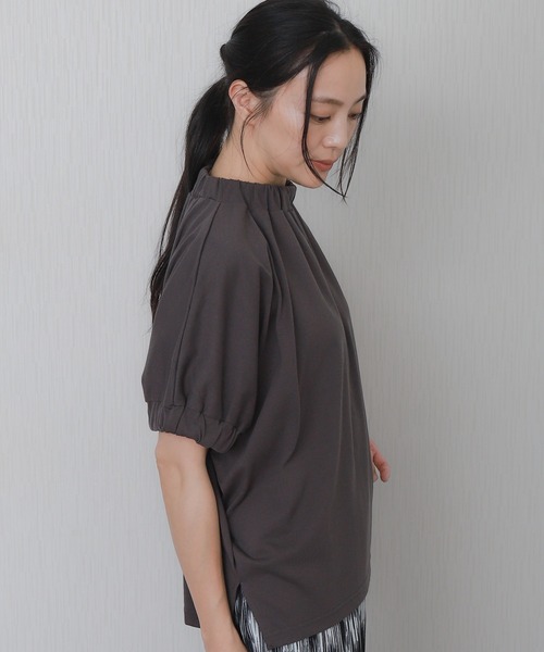 libelle more(リベル モア)の「着映えギャザーネックトップス(Tシャツ/カットソー・レディース・ブラック/グリーン/オフホワイト/チャコールグレー・L/M)」の11枚目の写真