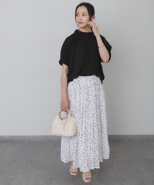 libelle more(リベル モア)の「着映えギャザーネックトップス(Tシャツ/カットソー・レディース・ブラック/グリーン/オフホワイト/チャコールグレー・L/M)」の14枚目の写真