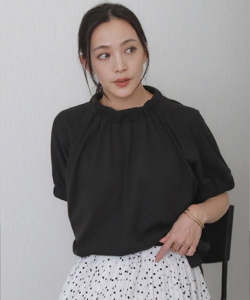 libelle more(リベル モア)の「着映えギャザーネックトップス(Tシャツ/カットソー・レディース・ブラック/グリーン/オフホワイト/チャコールグレー・L/M)」の17枚目の写真