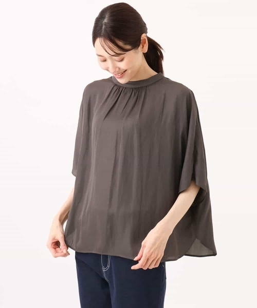 MK MICHEL KLEIN（エムケーミッシェルクラン）の「[UVカット/接触冷感/洗える]五分袖ドルマンスリーブサテンブラウス（シャツ/ブラウス・レディース・ダークグレー/カーキ/ブラウン系・38）」の5枚目の写真