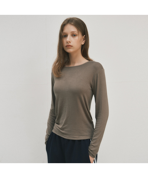 WEDNESDAYOASISFORWOMEN(ウェンズデー オアシス フォー ウーマン)の「フォーシーズンベーシックラウンドTシャツ_4COLOR(W25-TP39)(ニット/セーター・レディース・ホワイト/チャコール/Beige/ブラック・OS)」の4枚目の写真