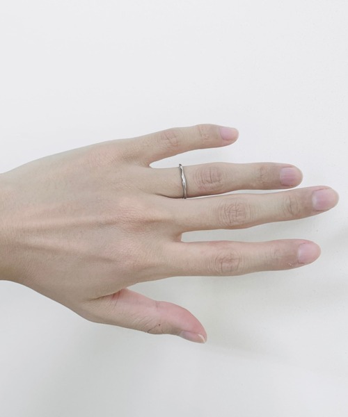 NOEL（ノエル）の「Narrow Slight Wave Ring #322（リング・レディース・シルバー・FREE）」の7枚目の写真