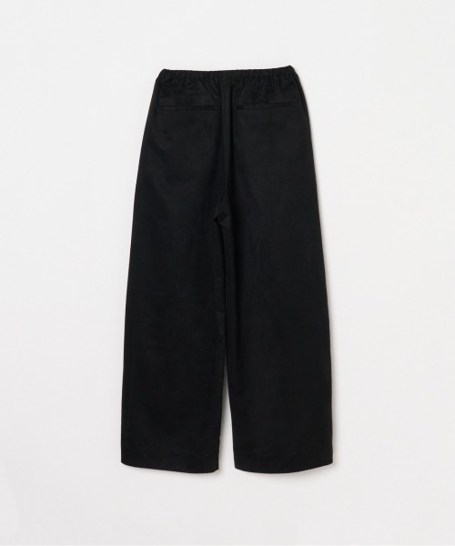 HELIOPOLE(エリオポール)の「SYNTHETIC SUEDE BARREL LEG TUCK PANTS / シンセティック スエード バレルレッグ タックパンツ(その他パンツ・レディース・キャメル/ブラック・36/38)」の3枚目の写真
