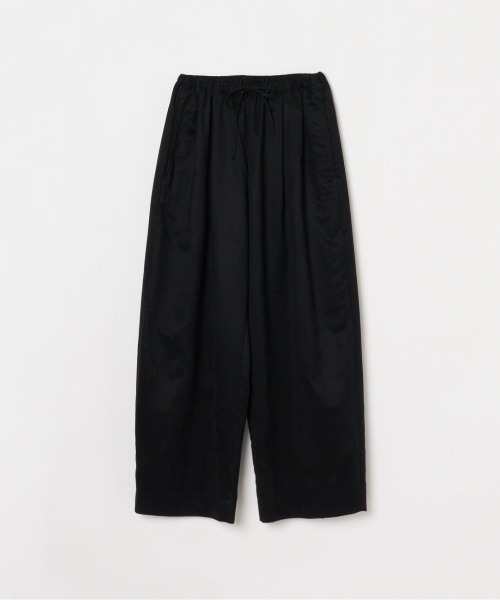 HELIOPOLE(エリオポール)の「SYNTHETIC SUEDE BARREL LEG TUCK PANTS / シンセティック スエード バレルレッグ タックパンツ(その他パンツ・レディース・キャメル/ブラック・36/38)」の11枚目の写真