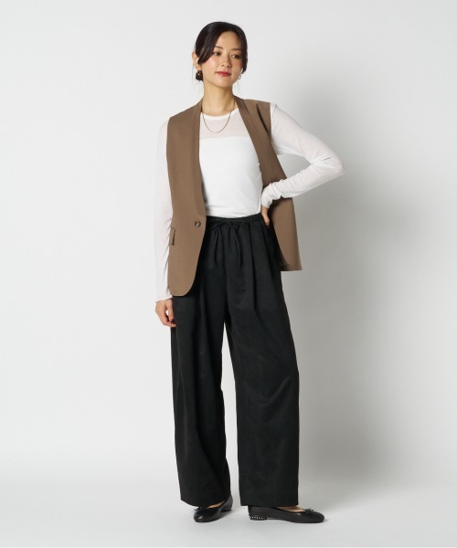 HELIOPOLE(エリオポール)の「SYNTHETIC SUEDE BARREL LEG TUCK PANTS / シンセティック スエード バレルレッグ タックパンツ(その他パンツ・レディース・キャメル/ブラック・36/38)」の15枚目の写真