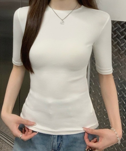 AMAJI(アマジ)の「クルーネック スリム 半袖Tシャツ(Tシャツ/カットソー・レディース・ライトピンク/グレー/ホワイト・SMALL/LARGE/MEDIUM/X-LARGE)」の4枚目の写真