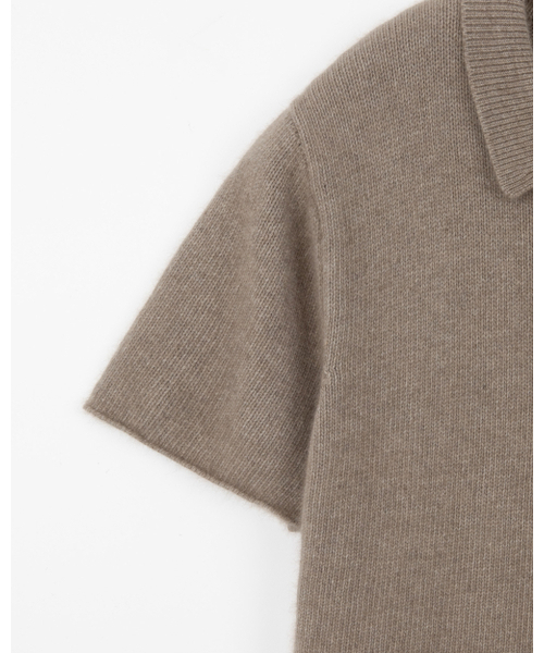 THEENDQUESTION(ジエンドクエスチョン)の「Raccoon collar knit top / DARK BEIGE(ニット/セーター・レディース・その他・1/2)」の4枚目の写真