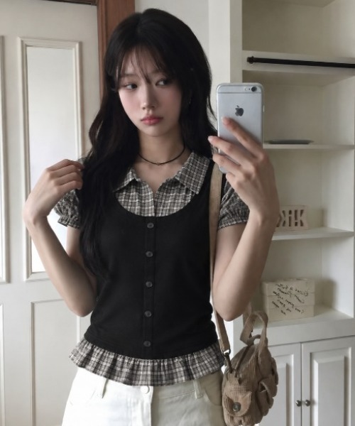 Achic(アシック)の「レイヤード風ストライプシャツドッキング半袖ニットトップス(Tシャツ/カットソー・レディース・ネイビー/グレー/ブラック・M)」の5枚目の写真