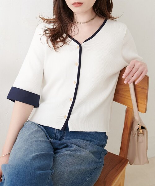 natural couture(ナチュラルクチュール)の「袖口カフス付き配色Vネックカーデ(カーディガン/ボレロ・レディース・ネイビー/ベージュ/チャコールグレー/オフホワイト・FREE)」の1枚目の写真
